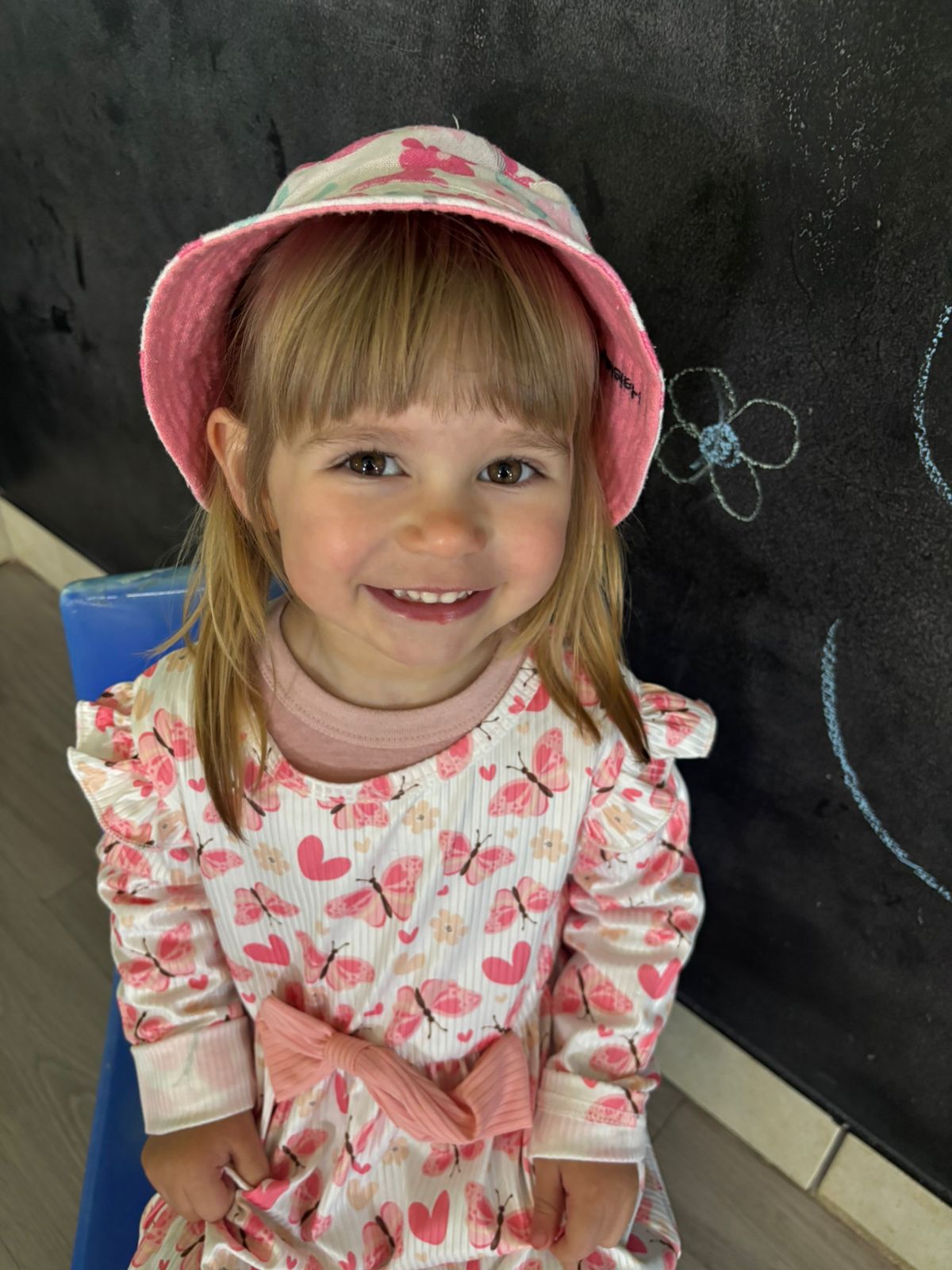 Haisley smiling in a sun hat